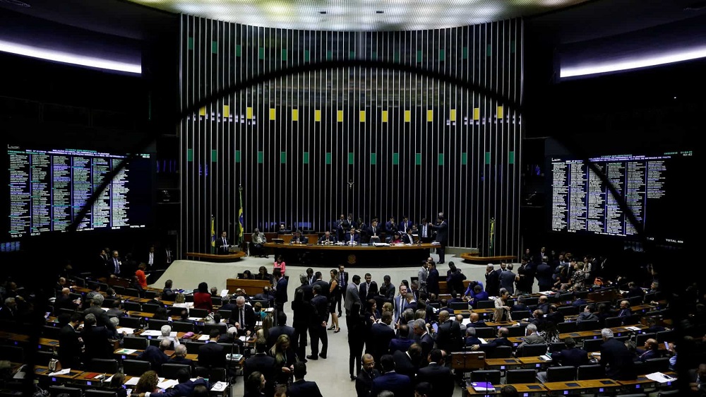 Congresso quer ampliar compensação para quem teve corte de salários