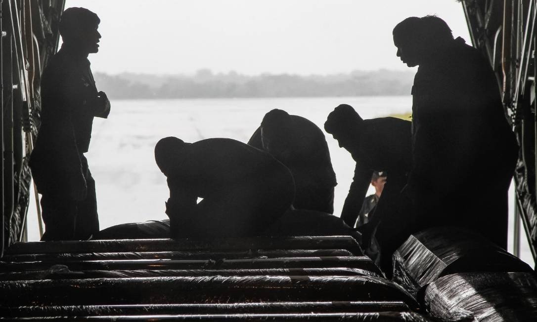 Anac flexibiliza regras para transporte de cadáveres contaminados em aviões