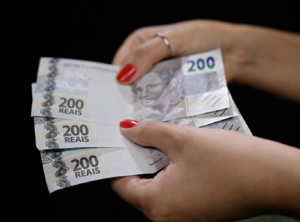 Governo estuda prorrogar coronavoucher até março de 2021