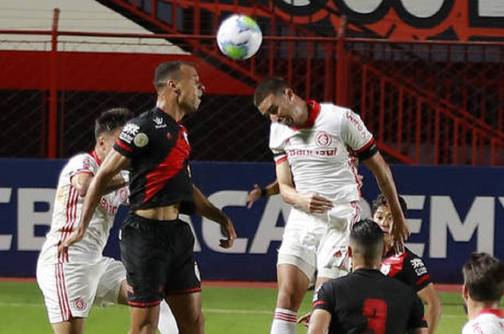 Inter empata sem gols e chega a seis jogos sem vencer no Brasileirão
