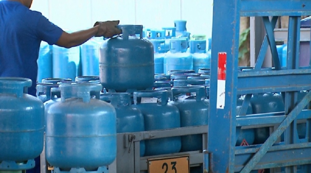 Preço do gás de cozinha sobe 5 vezes a inflação do ano e botijão chega a custar R$ 135