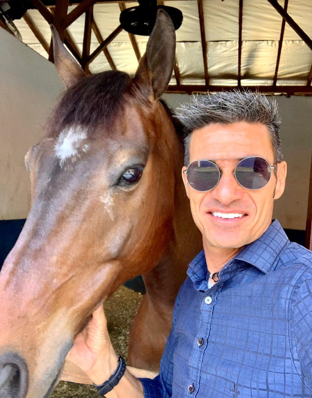 Suplementação nutricional de qualidade comprovadamente melhora o rendimento dos cavalos em provas, afirma treinador de hipismo