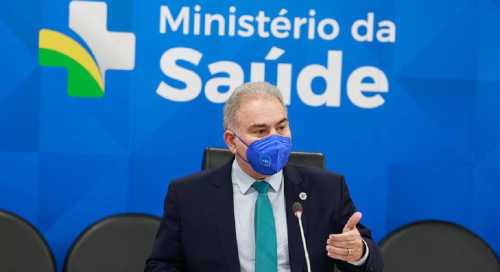 Ministro da Saúde confirma suspensão de vacina para adolescentes