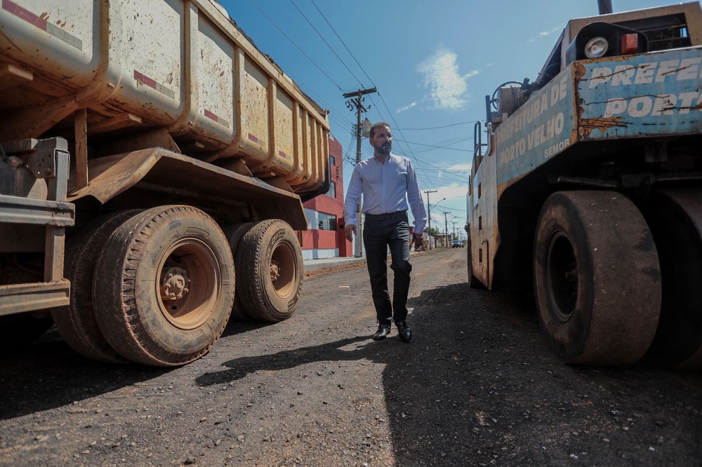 Prefeitura de Porto Velho segue obras de pavimentação no bairro Aponiã