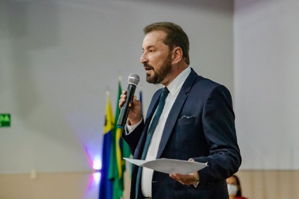 Prefeito Hildon Chaves anuncia bonificação de fim de ano aos professores em atividade