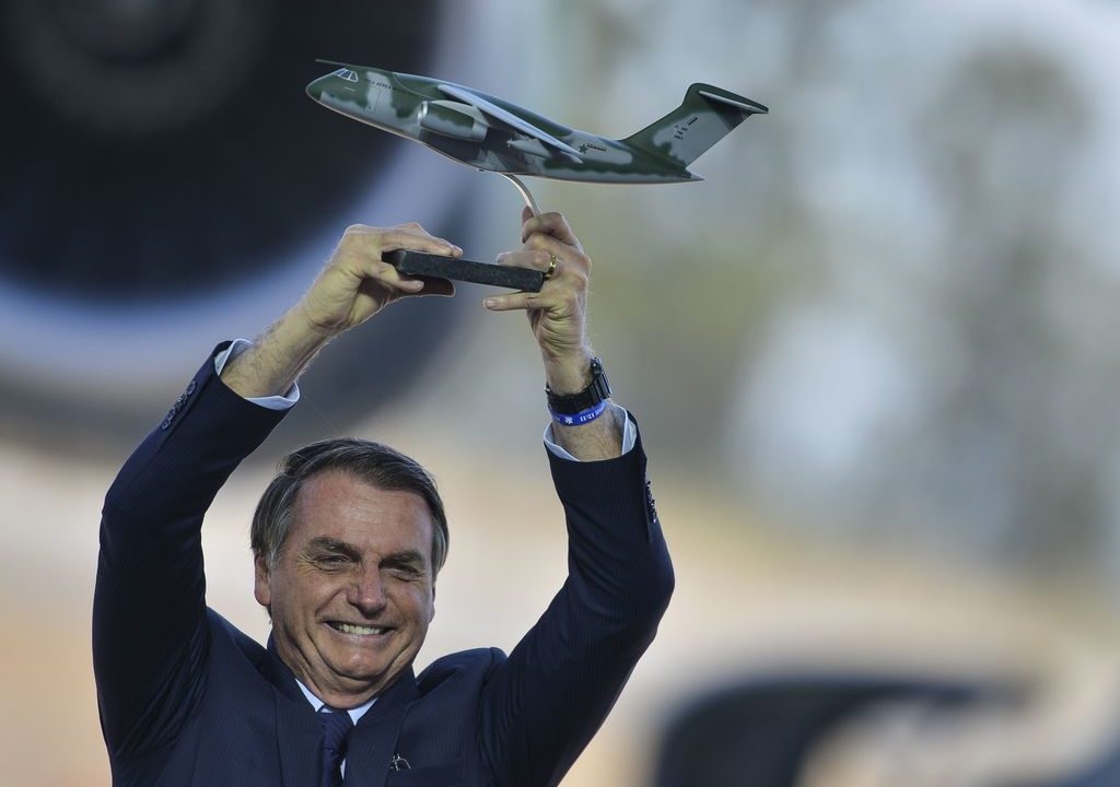 Bolsonaro cria novo nível de promoção na Força Aérea por meio de decreto