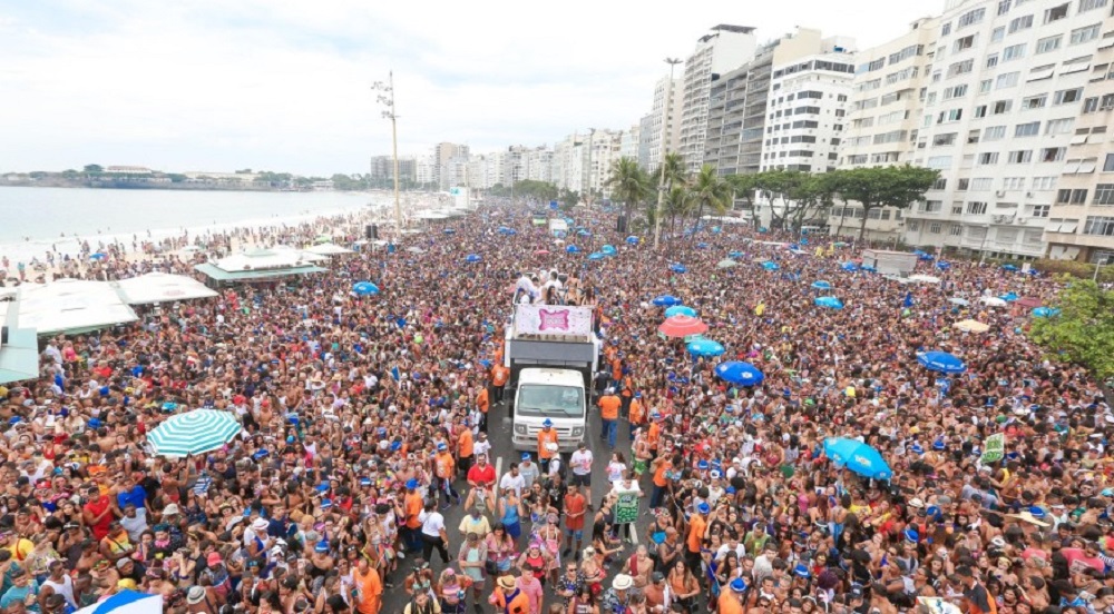 Com Ômicron, riscos de nova onda colocam carnaval em xeque