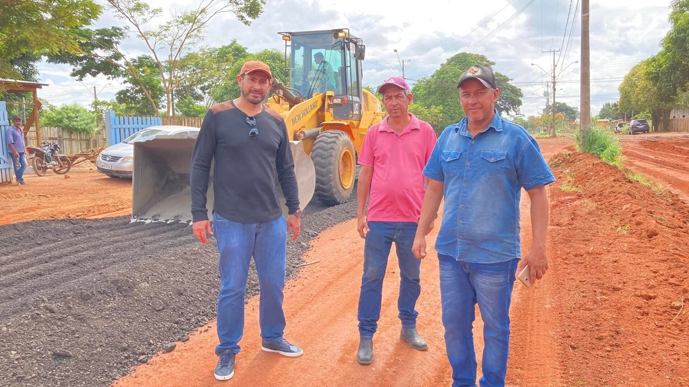 Vereador Márcio Pacele visita Distrito de Nova Califórnia para acompanhar implantação de fresado nas vias