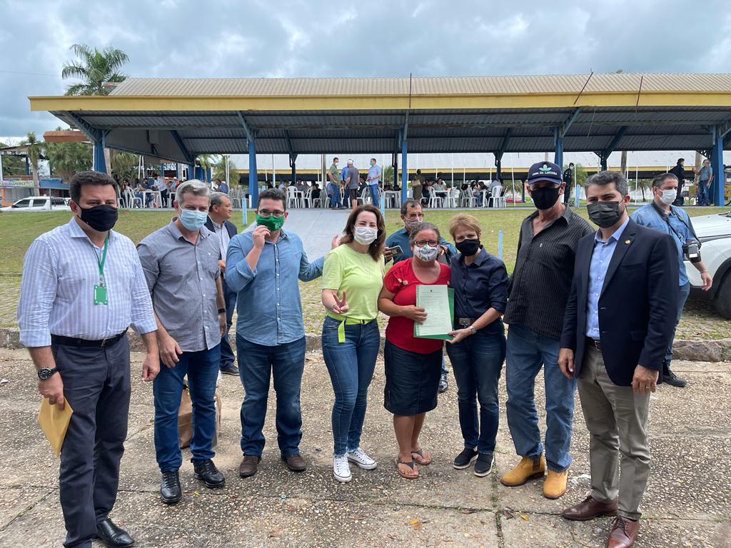 Senador Marcos Rogério comemora entrega de mais de 14 mil títulos a produtores em Ji-Paraná