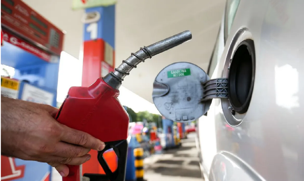 Gasolina em alta atinge os R$ 8 pela primeira vez