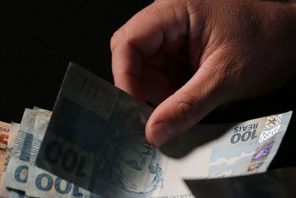 Caixa paga Auxílio Brasil a cadastrados com NIS final 9