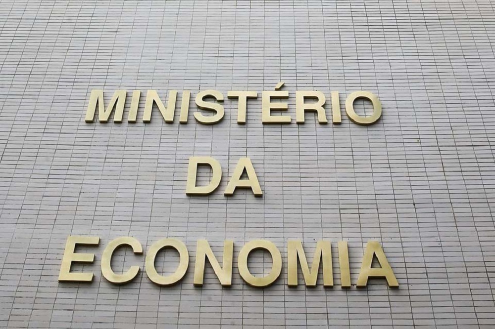 Governo bloqueia mais R$ 5,7 bi do Orçamento para cumprir teto