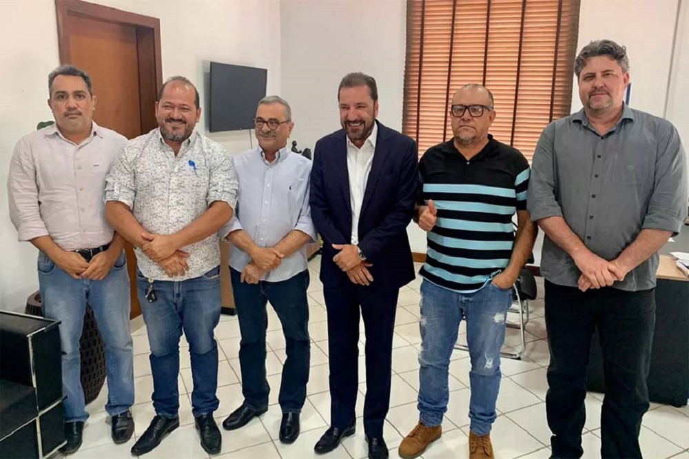 Hildon Chaves recebe representantes de Clubes da Capital e presidente da FFER para discutir apoio