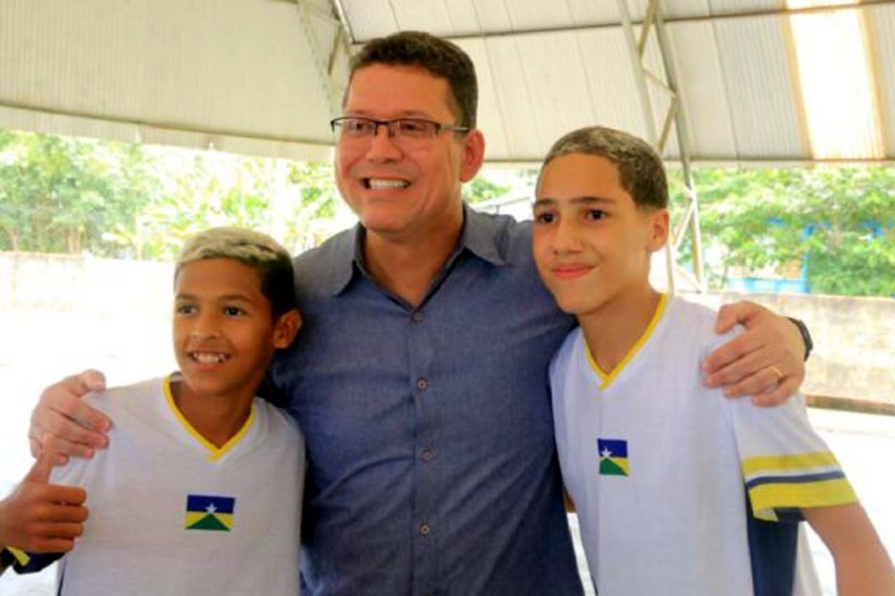 Governador Marcos Rocha entrega embarcações para transporte de estudantes às comunidades ribeirinhas