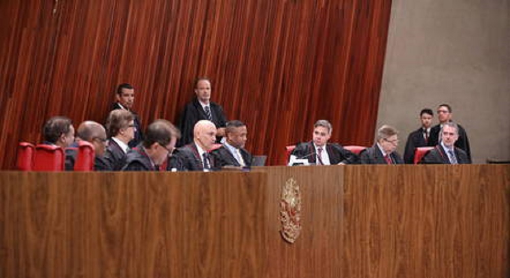 STF pressiona Congresso após PL das Fake News emperrar - 05/05/2023 - Poder  - Folha