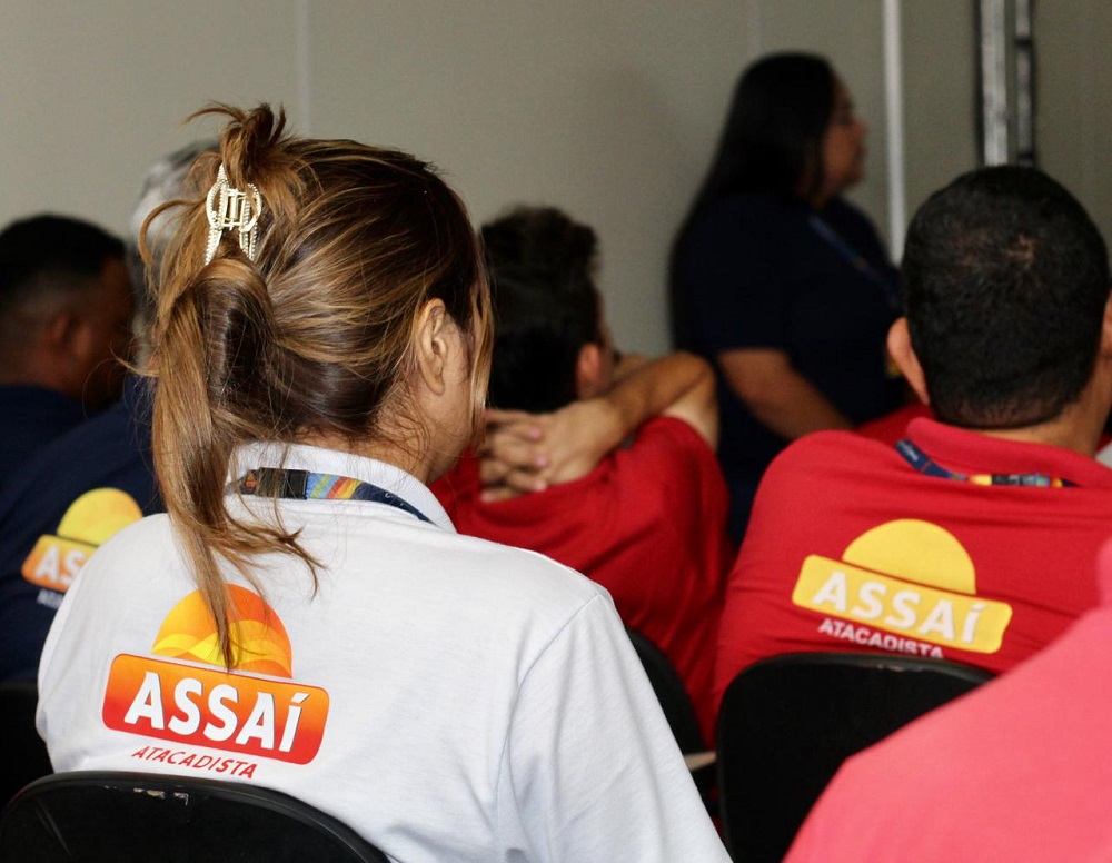 CAPÍTAL: Semtran realiza palestra de mobilidade urbana em rede de supermercado