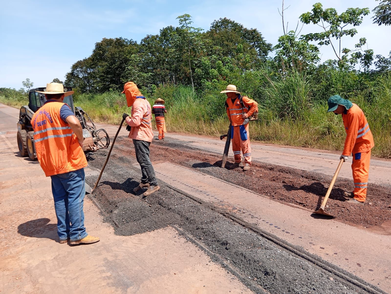 DER conclui obras na RO-387 após intermédio do deputado Laerte Gomes e indicação de liderança de Espigão do Oeste
