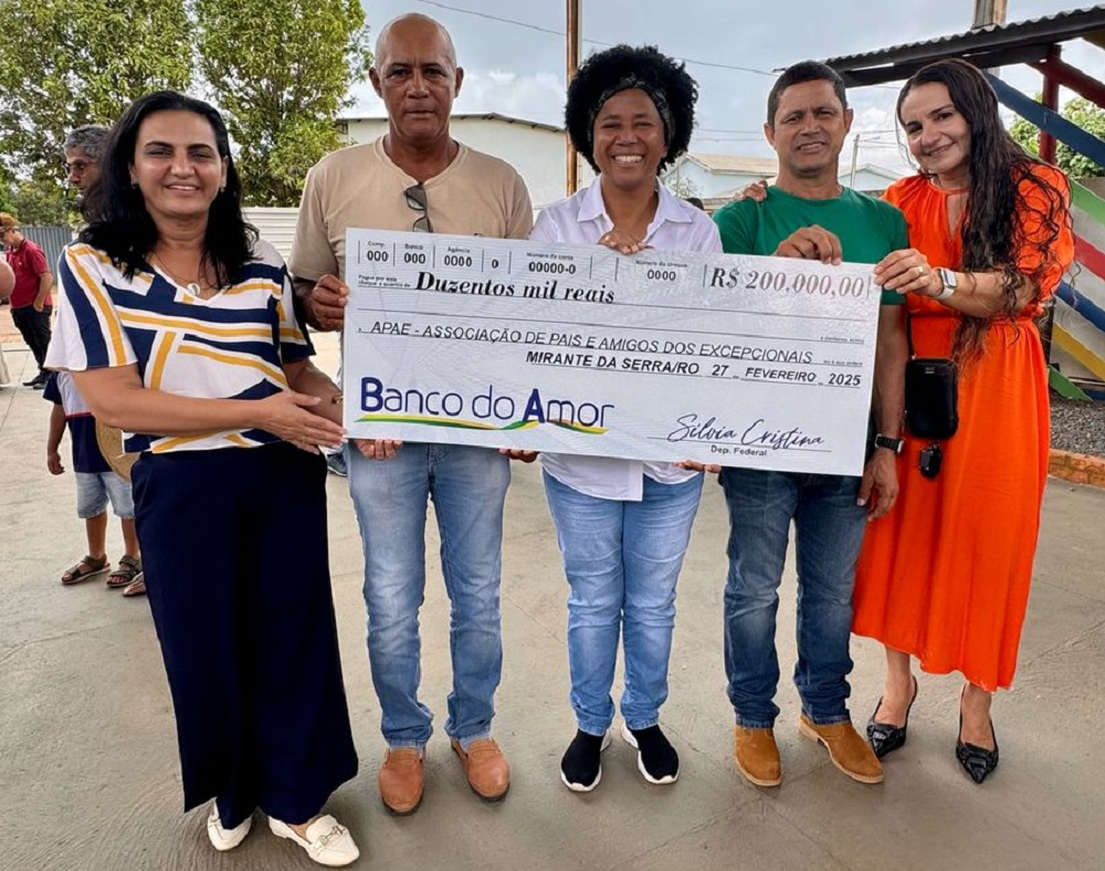 Deputada Silvia Cristina entrega 200 mil para a Apae de Mirante da Serra (2)