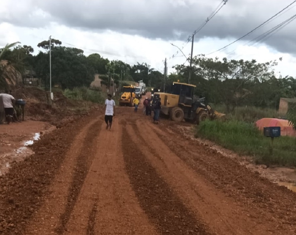 Prefeitura de Porto Velho trabalha para combater alagações e melhorar a trafegabilidade na rua Amsterdã