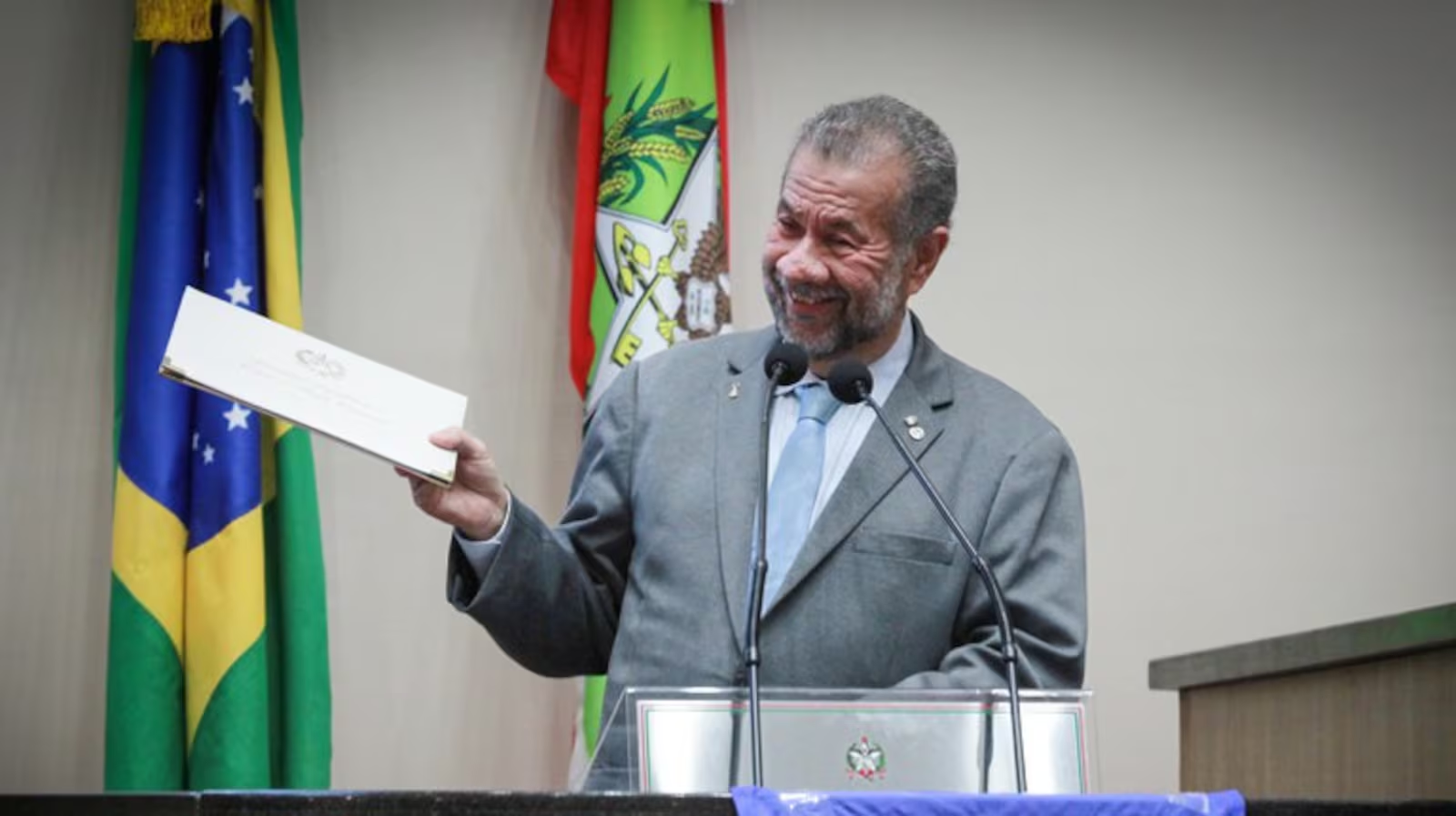 CARLOS LUPI OK