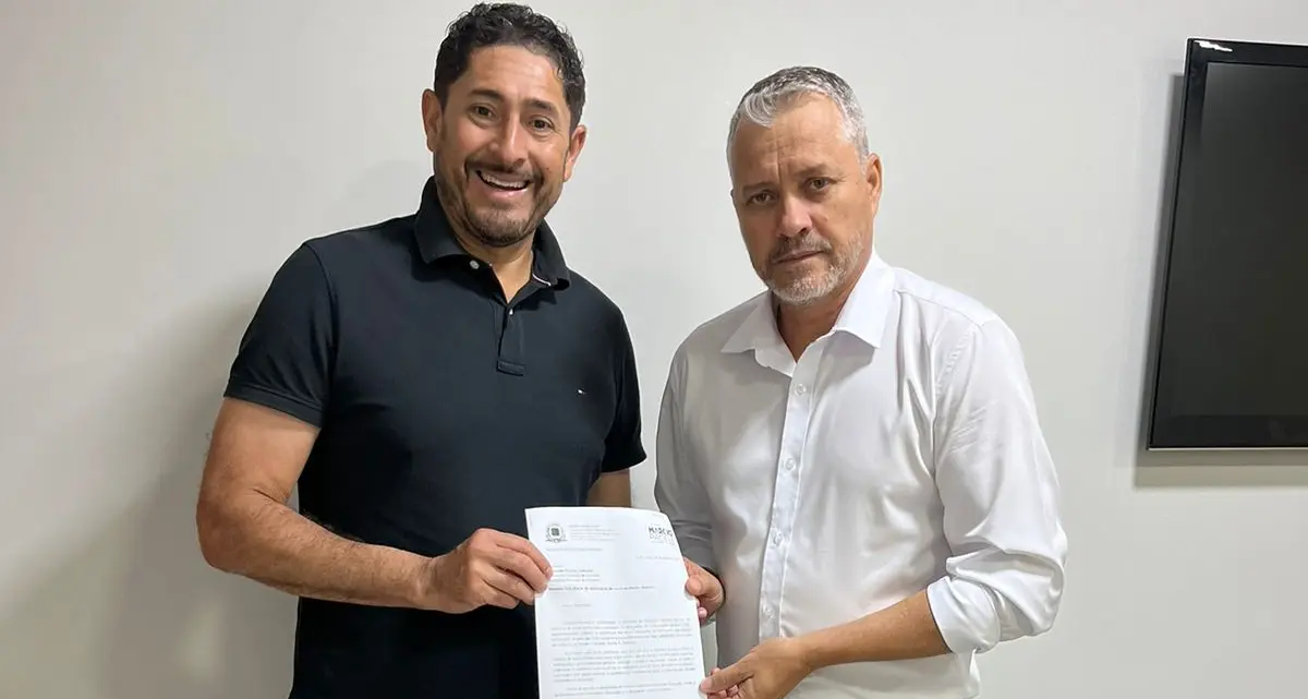 Vereador Márcio Pacele se reúne com secretário adjunto da Semed para discutir demandas de Extrema