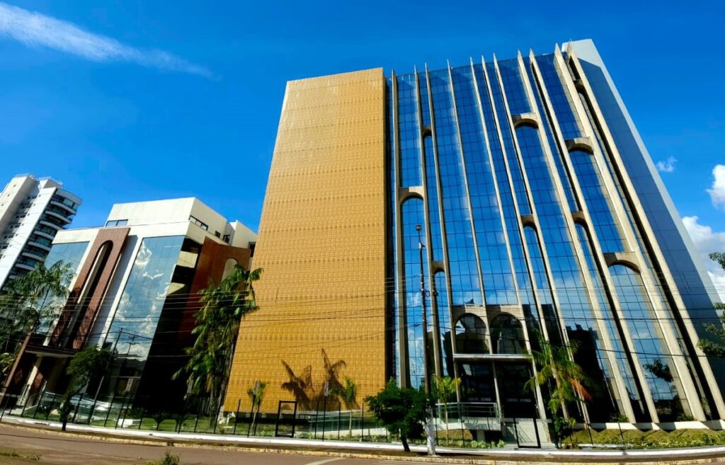 Tribunal de Contas instaura fiscalização, aponta gravidade de denúncias e pede investigação de contrato da gestão Léo Moraes com a empresa Plator