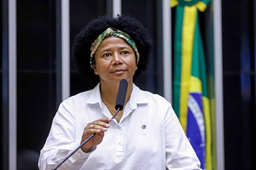 Deputada Silvia Cristina manifesta indignação em reunião da Comissão de Saúde