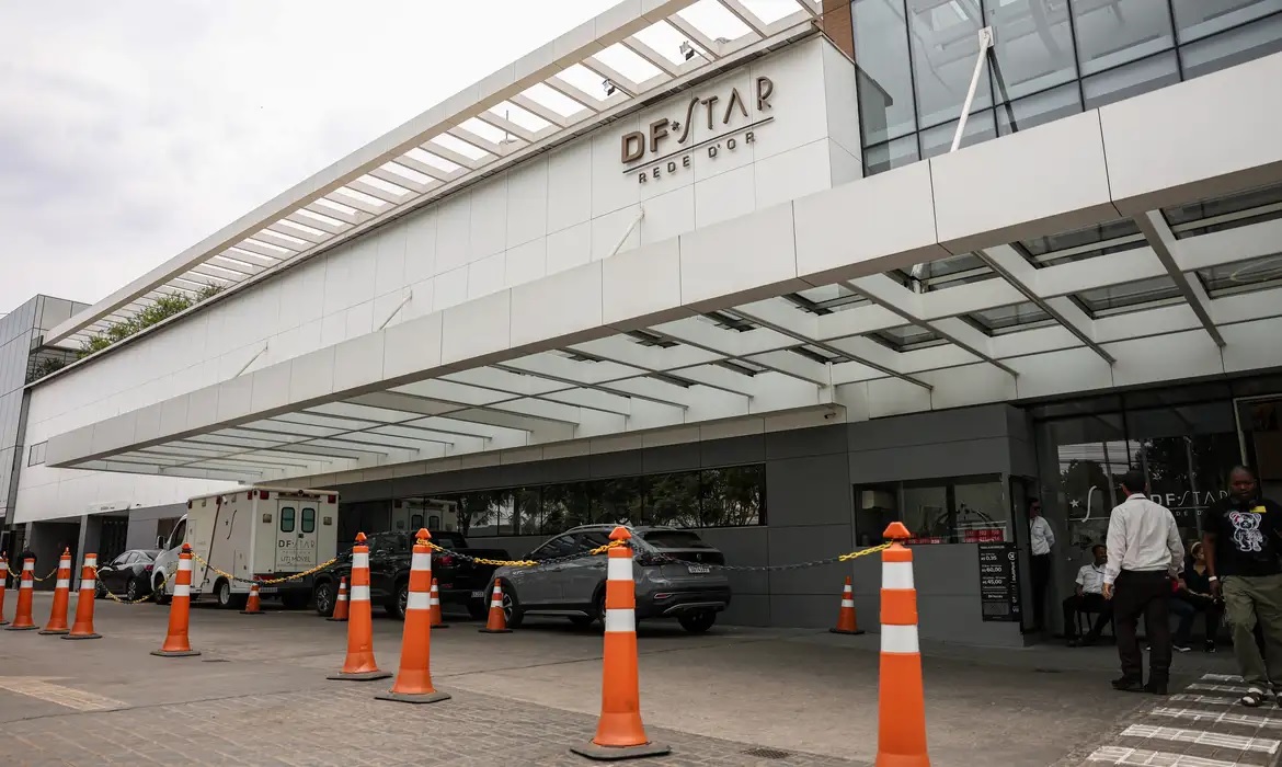 Bolsonaro passa por cirurgia para tratar soluço; novo procedimento será feito na segunda