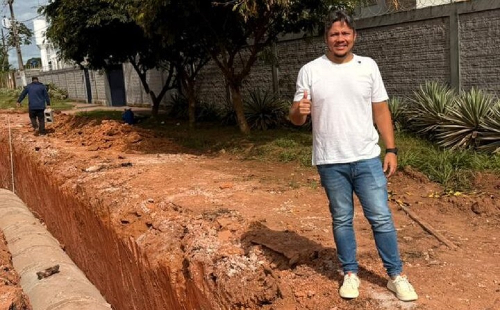 Vereador Zé Paroca faz visita de inspeção nas obras de drenagem na Rua Aparício de Moraes
