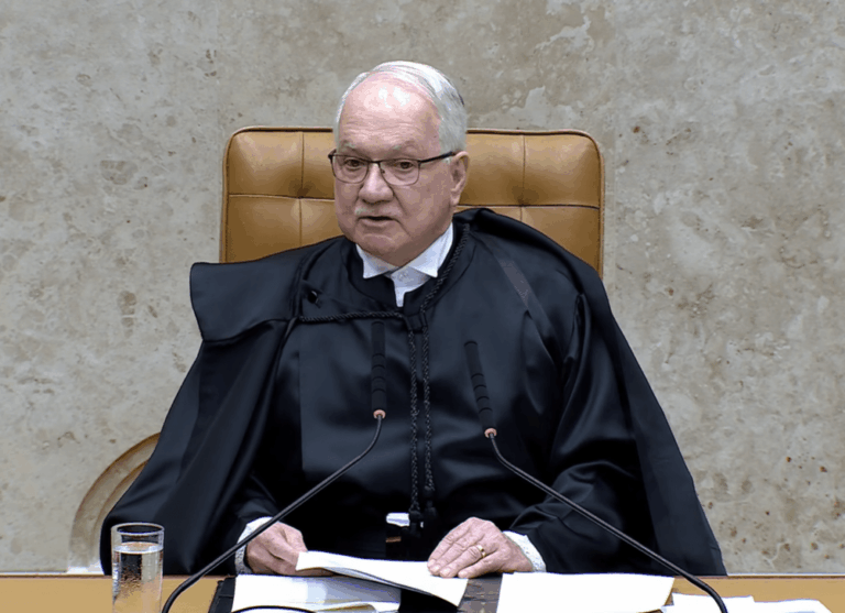 Ministro do STF Edson Fachin vê ameaça à independência judicial do Brasil
