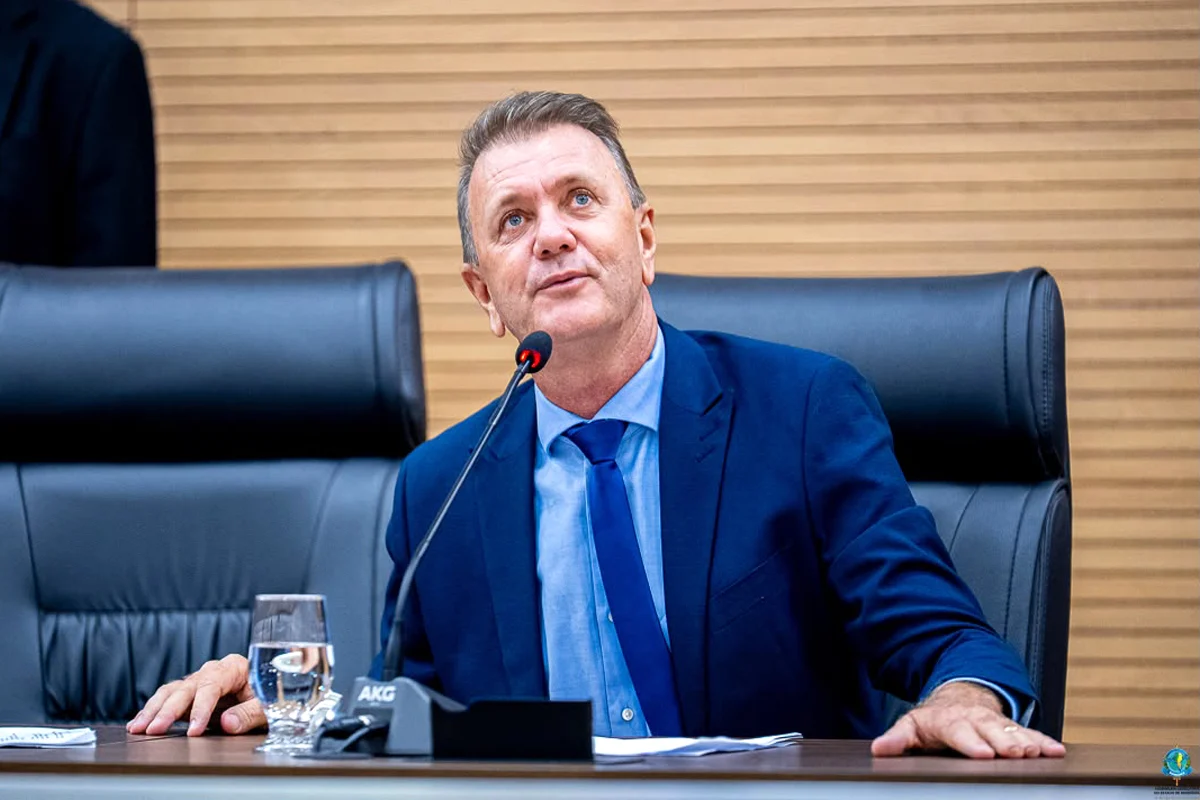 Deputado Luizinho Goebel reforça a saúde de Chupinguaia com ambulância semi-UTI e recebe agradecimento do Prefeito